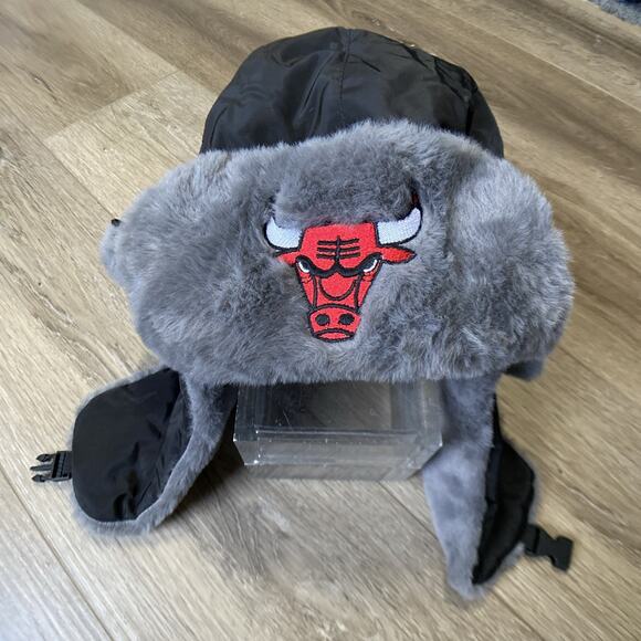 Chicago Bulls Winter Pilot Hat Stadium Giveaway SGA 12/2/23 New - Picture 1 of 7